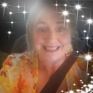 Meet your Posher, Debi